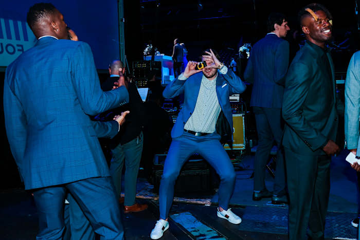 MB 03-04 Mavs Ball-8605